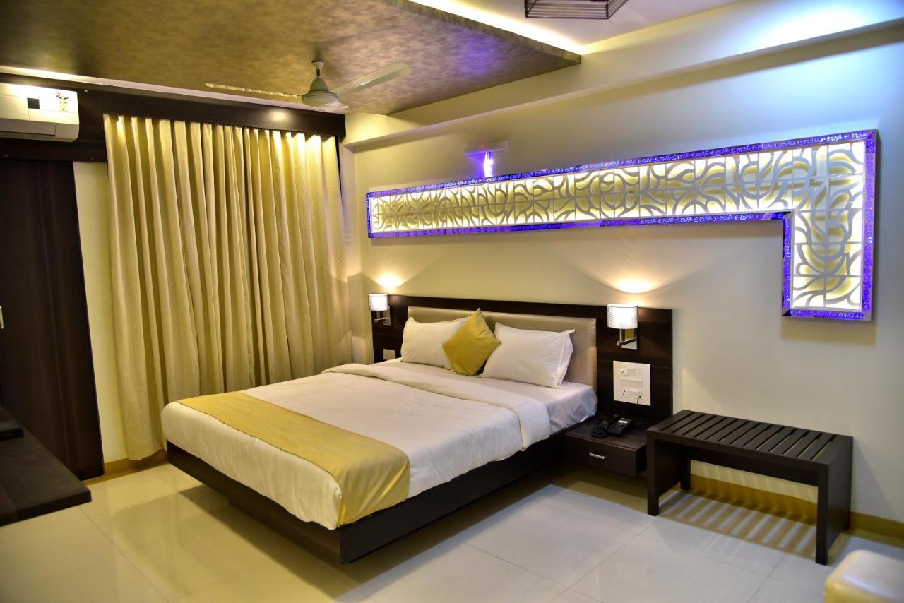 Fabexpress Time Square Hotel ธาเน ภายนอก รูปภาพ