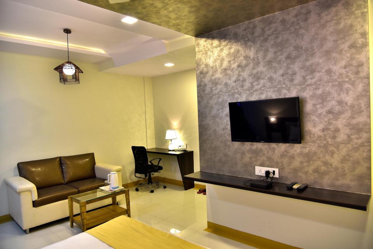 Fabexpress Time Square Hotel ธาเน ภายนอก รูปภาพ