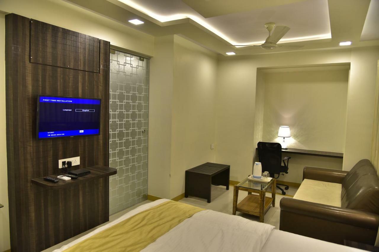 Fabexpress Time Square Hotel ธาเน ภายนอก รูปภาพ